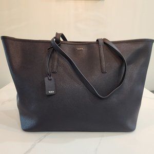 TUMI Everyday Tote